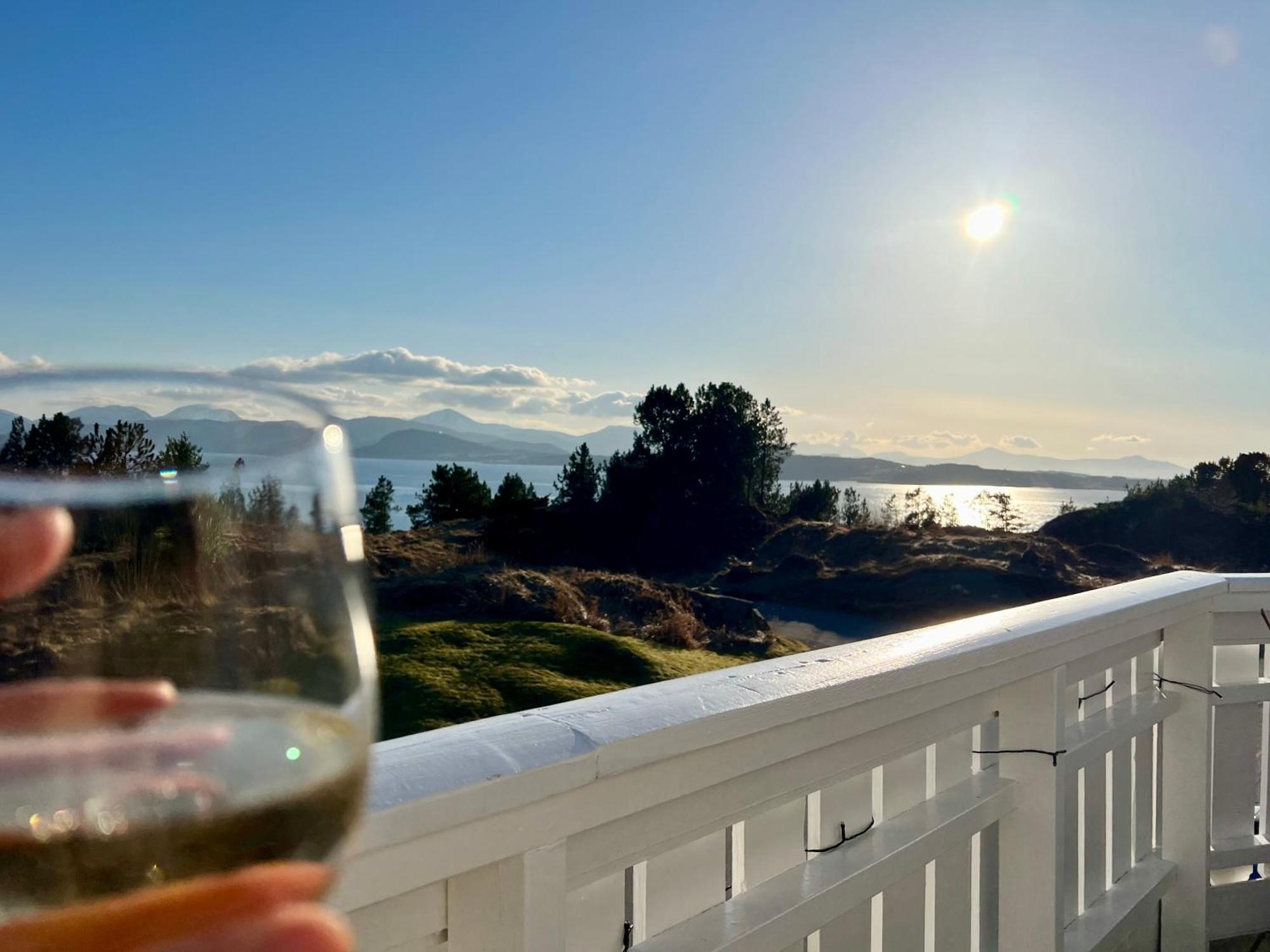 Apartament Wake Up To A Beautiful View And Smell Of The Sea Kristiansund Zewnętrze zdjęcie